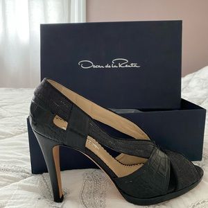 Oscar de la Renta black heels made in Italy in original box never worn
